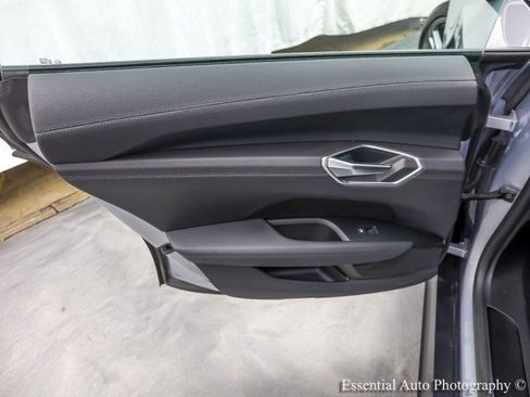 Used 2022 Audi e-tron GT Premium Plus image 24