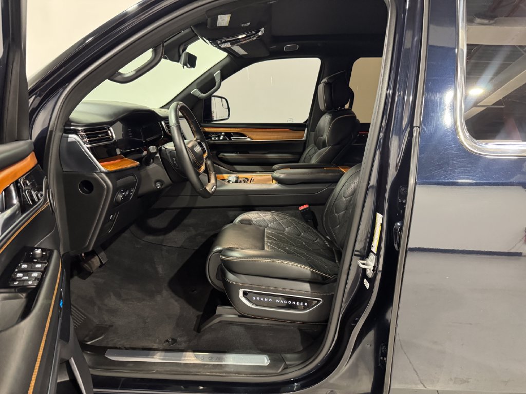 Used 2022 Jeep Grand Wagoneer Series III AWD/4WD image 14