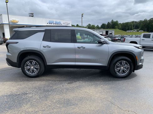 New 2026 Chevrolet Traverse LT w/ Driver Confidence Package image 2