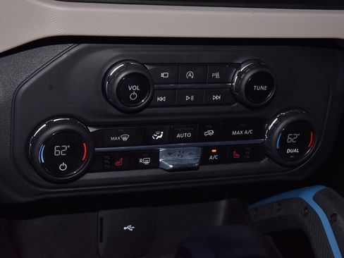 Used 2023 Ford Bronco Wildtrak image 31