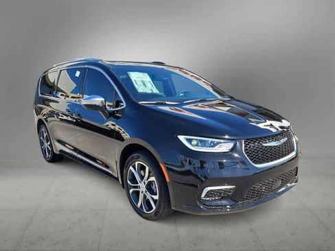 New 2026 Chrysler Pacifica Pinnacle AWD/4WD image 2