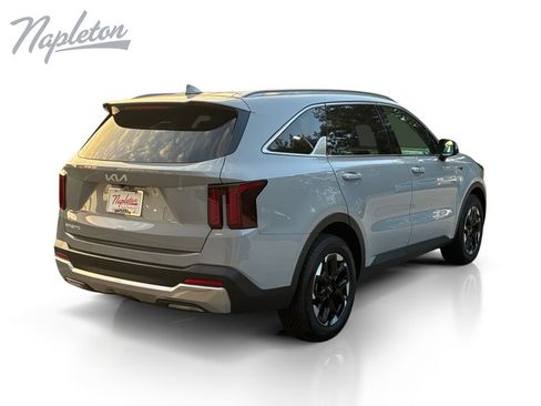 Used 2025 Kia Sorento S FWD image 5