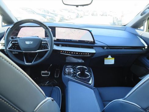 New 2026 Cadillac Optiq Luxury 2 image 23