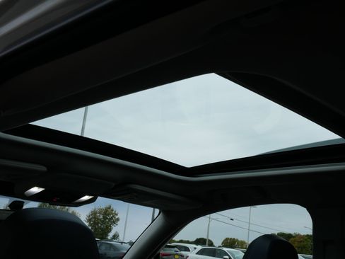 Used 2022 Subaru Forester Touring image 23