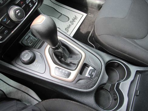 Used 2016 Jeep Cherokee Latitude image 18