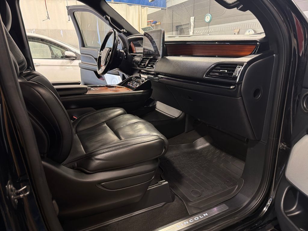 Used 2018 Lincoln Navigator Reserve w/ Technology Package AWD/4WD image 20