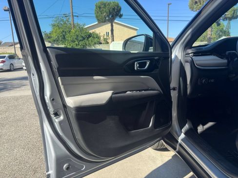 Used 2025 Jeep Compass Limited AWD/4WD image 18
