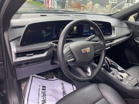Used 2025 Cadillac XT4 Premium Luxury AWD/4WD image 9