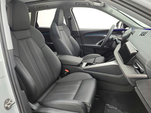Used 2025 Audi Q5 Premium Plus w/ Premium Plus AWD/4WD image 18