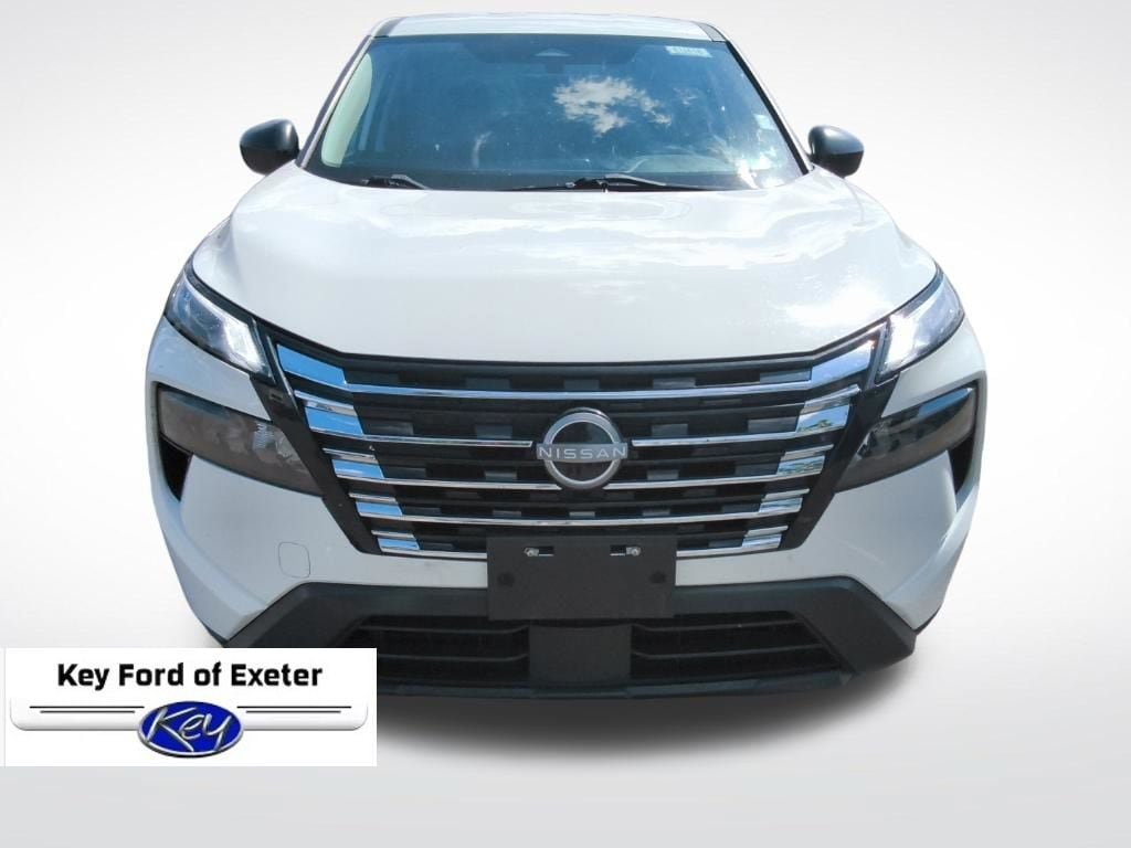 Used 2024 Nissan Rogue S AWD/4WD image 3