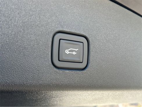 New 2025 Cadillac Optiq Luxury 1 image 32