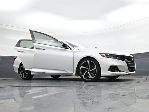 Used 2022 Honda Accord Sport image 40