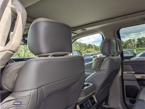 Used 2026 Ford F450 Platinum w/ Platinum Plus Package image 19