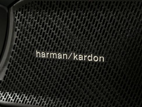 Used 2024 Volvo XC40 B5 Ultimate w/ Protection Package Premier image 14