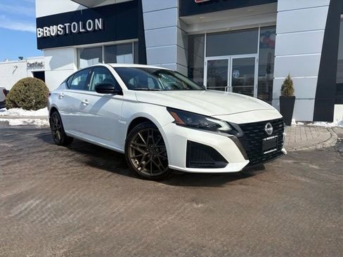 Used 2025 Nissan Altima 2.5 SR image 2