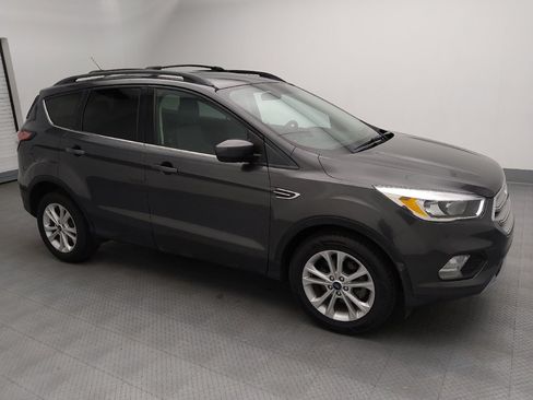 Used 2018 Ford Escape SE FWD image 11