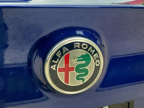 Used 2023 Alfa Romeo Giulia Ti AWD/4WD image 8