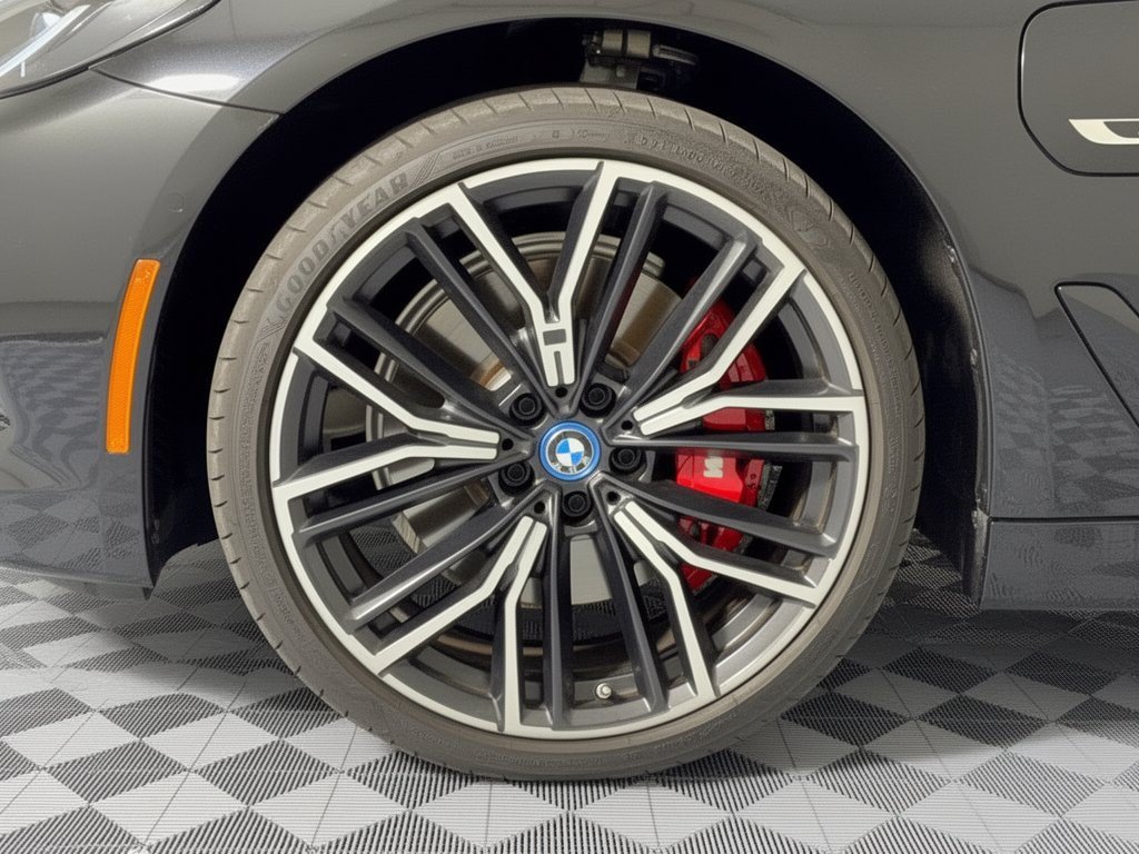 Used 2023 BMW 530e w/ M Sport Package RWD image 13