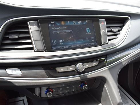 Used 2019 Buick Enclave Essence FWD image 21