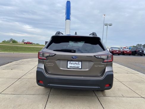 Used 2024 Subaru Outback Premium image 10