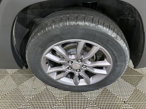 Used 2024 GMC Terrain SLT AWD/4WD image 10