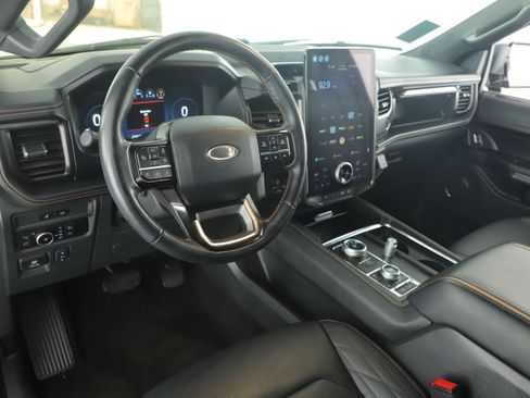 Used 2023 Ford Expedition Platinum image 7