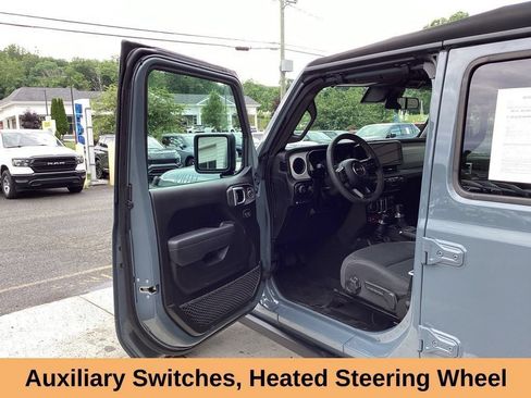Used 2024 Jeep Wrangler Unlimited AWD/4WD image 19