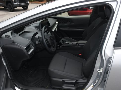 Used 2025 Toyota Prius LE FWD image 7
