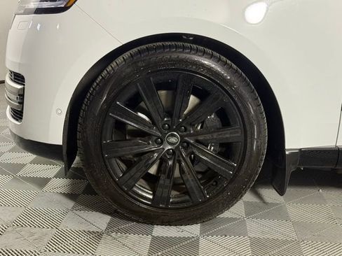 Used 2025 Land Rover Range Rover SE image 13