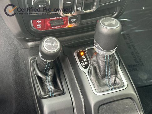 Used 2022 Jeep Wrangler Unlimited Rubicon 4xe w/ Cold Weather Group AWD/4WD image 22