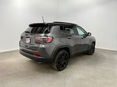 Used 2022 Jeep Compass Altitude w/ Sun and Sound Group image 11