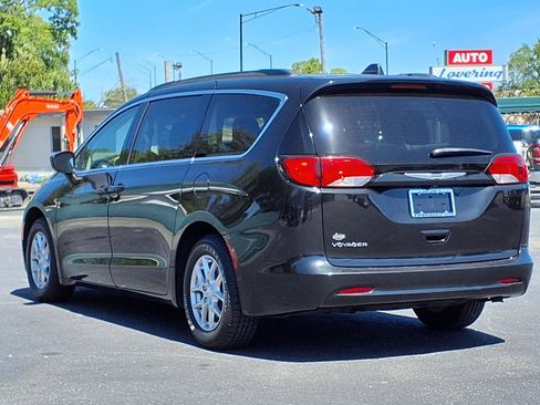 Used 2020 Chrysler Voyager Lxi image 4