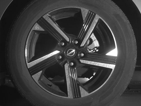Used 2025 Nissan Sentra SV FWD image 14