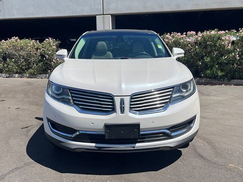 Used 2016 Lincoln MKX Reserve w/ Technology Package AWD/4WD image 3