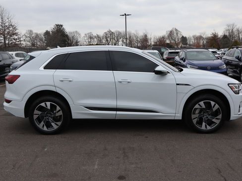 Used 2021 Audi e-tron Premium w/ Towing Package image 4