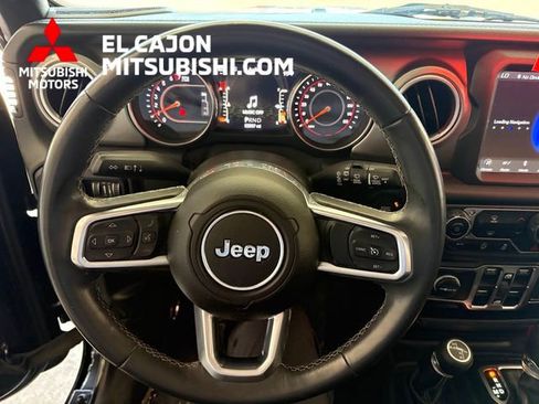 Used 2018 Jeep Wrangler Unlimited Sahara w/ Uconnect 4C Nav & Sound Group AWD/4WD image 14