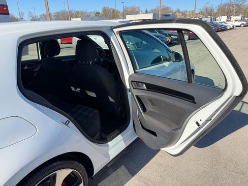 Used 2017 Volkswagen Golf 4-Door image 12