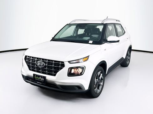 Used 2025 Hyundai Venue SEL FWD image 3