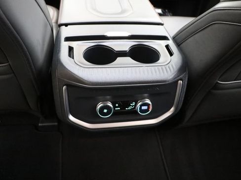 Used 2025 Ford Expedition Active RWD image 17