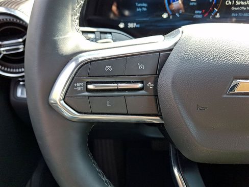 Used 2025 Chevrolet Equinox LT w/ Safety and Technology Package FWD image 17