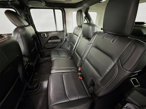 Used 2019 Jeep Wrangler Unlimited Sahara image 24