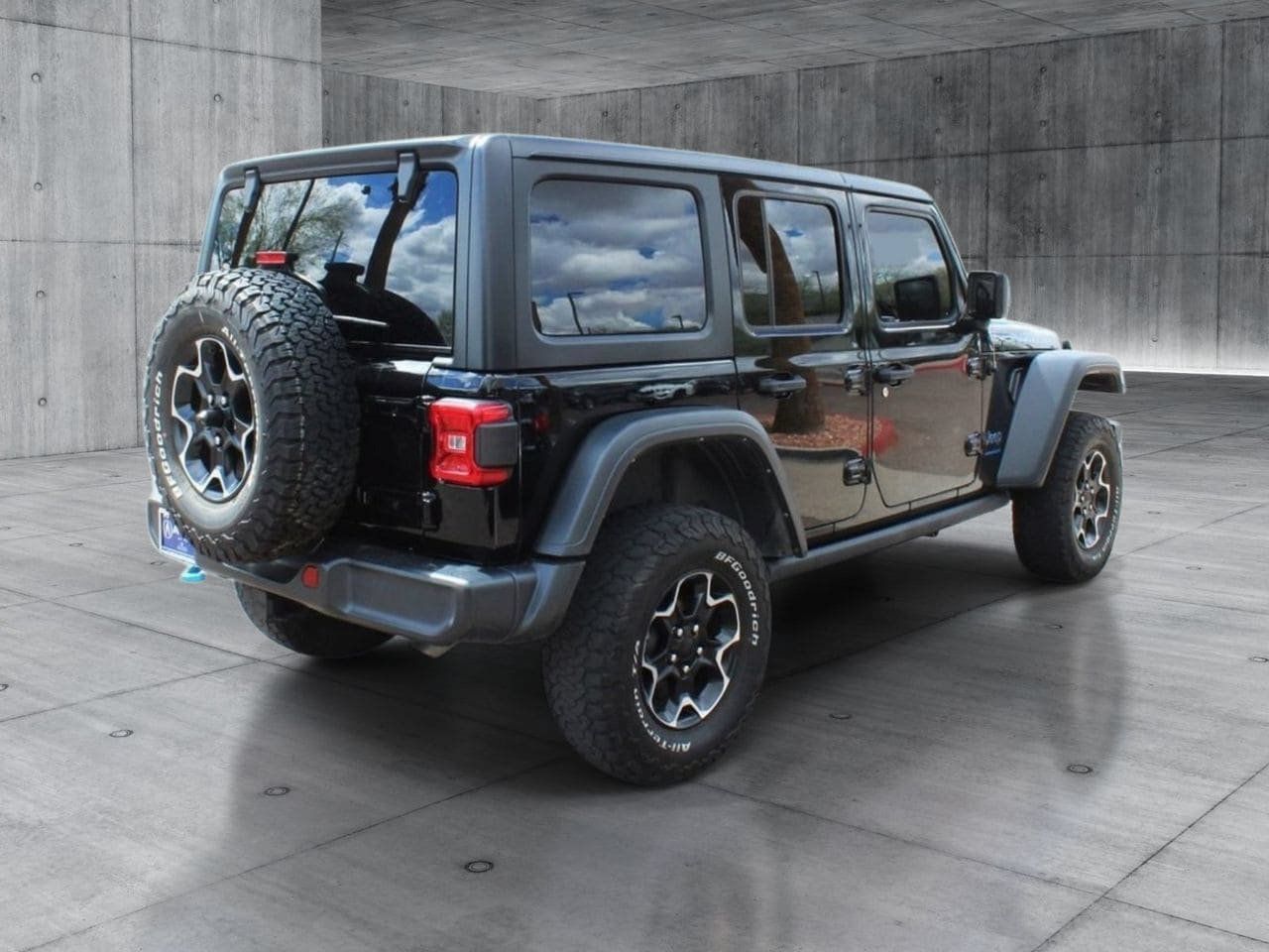 Used 2021 Jeep Wrangler Unlimited Rubicon 4xe w/ Cold Weather Group AWD/4WD image 5