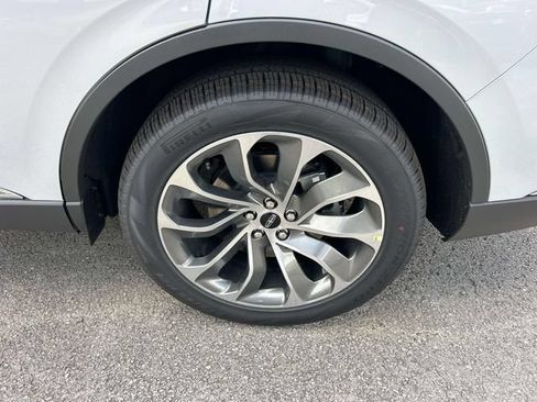 New 2027 Lincoln Aviator AWD image 11