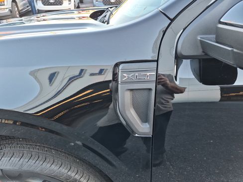 New 2025 Ford Maverick XLT w/ XLT Luxury Package image 9