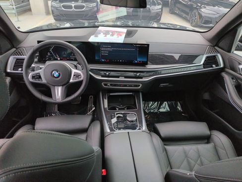 Used 2025 BMW X5 xDrive40i w/ M Sport Package AWD/4WD image 19