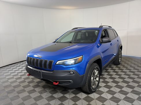 Used 2020 Jeep Cherokee Trailhawk AWD/4WD image 2