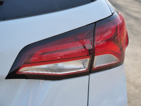 Used 2022 Chevrolet Equinox RS w/ RS Leather Package image 17