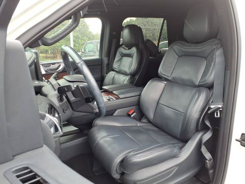 Used 2022 Lincoln Navigator Reserve AWD/4WD image 12