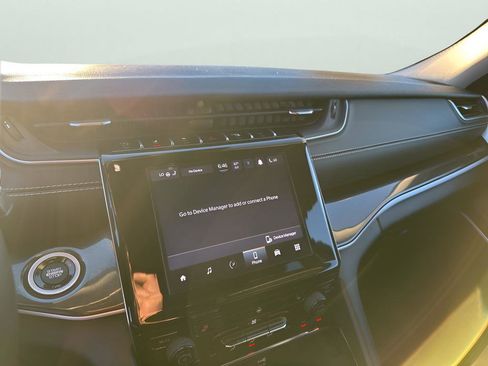 Used 2022 Jeep Grand Cherokee Laredo w/ Luxury Tech Group I image 35