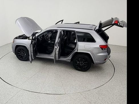 Used 2021 Jeep Grand Cherokee Laredo X AWD/4WD image 41